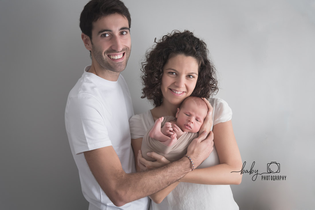 Foto de familia con bebé recién nacido Pablo